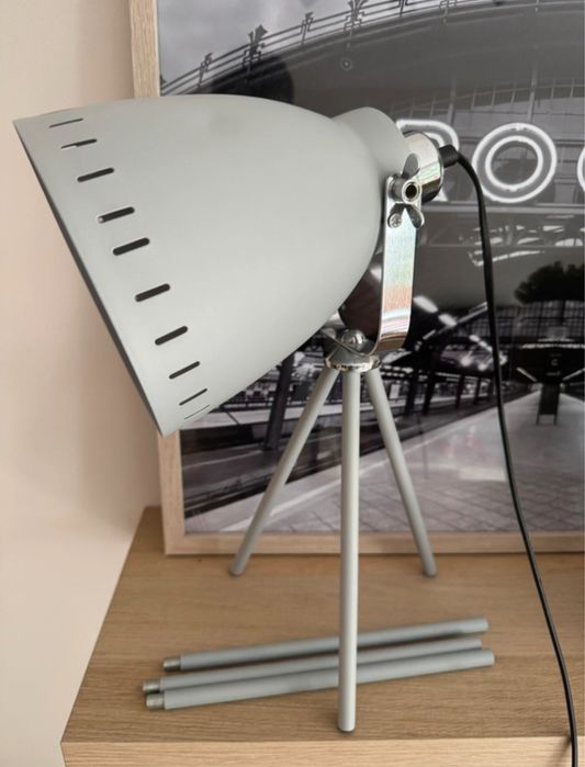 Lampa podlogowa