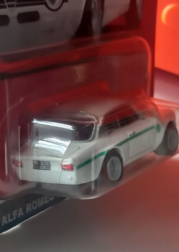 Alfa romeo giulia hot wheels rodas de borracha