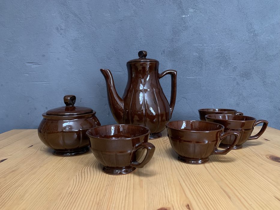 Komplet vintage: dzbanek, cztery filiżanki i cukierniczka