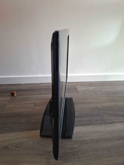 TV LG 26LE3300 com cabo e comando - para peças ou arranjo