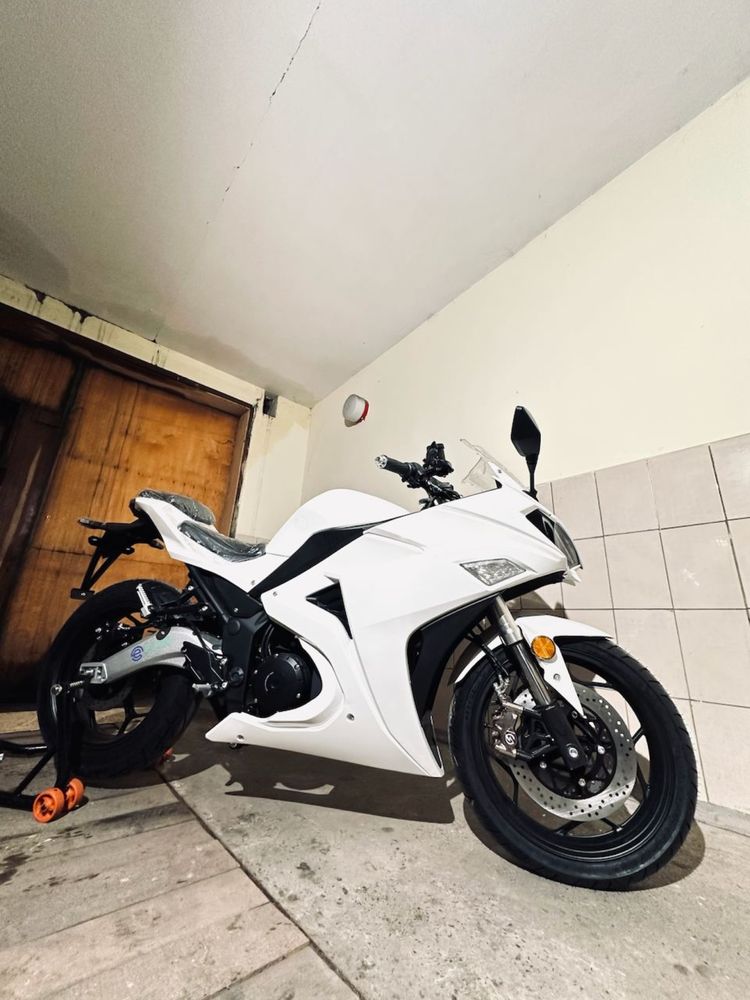 Електромотоцикл UMOTO R3  (Yamaha r3)