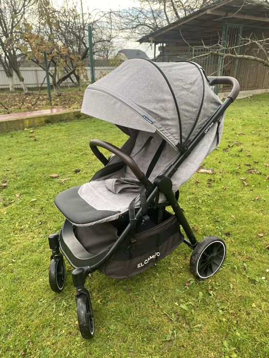 Коляска Camino для прогулянок.