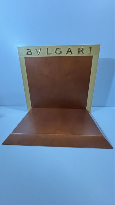 Expositor da Bulgari em madeira