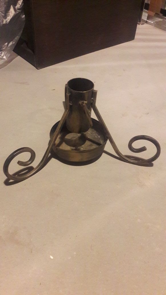 stojak uchwyt metalowy na choinkę z pojemnikiem na wodę