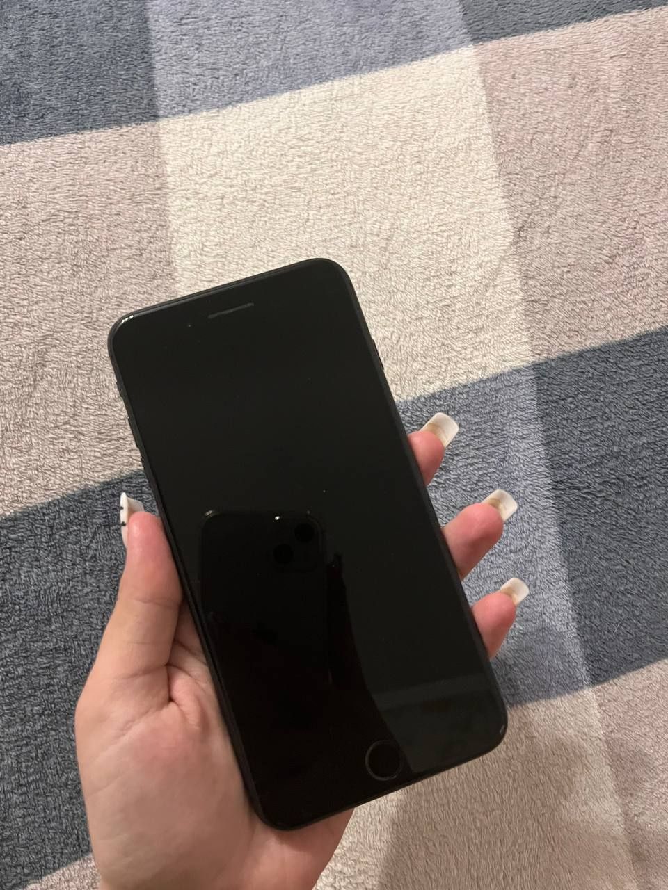 iPhone 8+ в хорошем состоянии