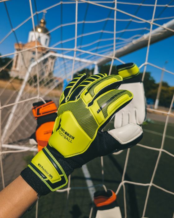 Вратарские перчатки футбольные/футбольні Рукавиці воротаря