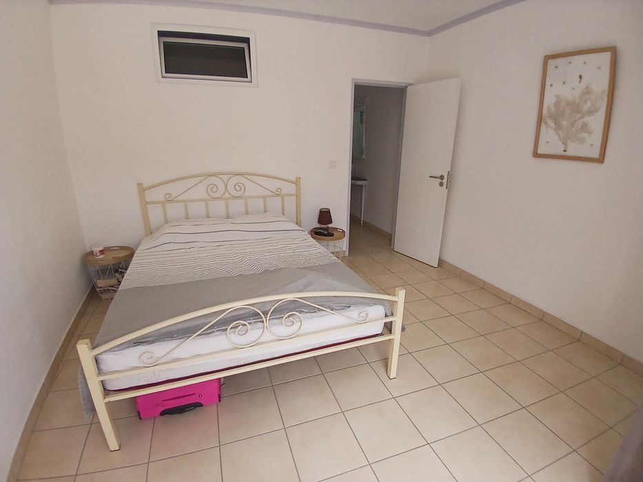 Comercio e apartamento T-2