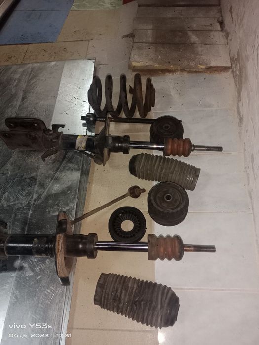 Стойки передние,вито638