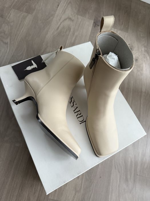 Trussardi бежеві шкіряні ботальйони 36 -37 розмір