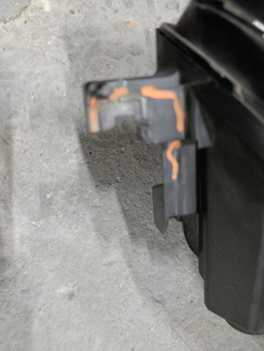 Попередня права фара Tesla model 3/Y