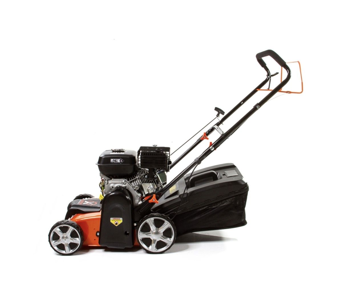 Aerator i wertykulator 3w1 spalinowy Demon zbiera do kosza, z koszem