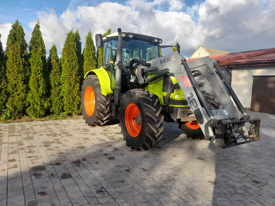 Claas Arion 620 C z ładowaczem MX