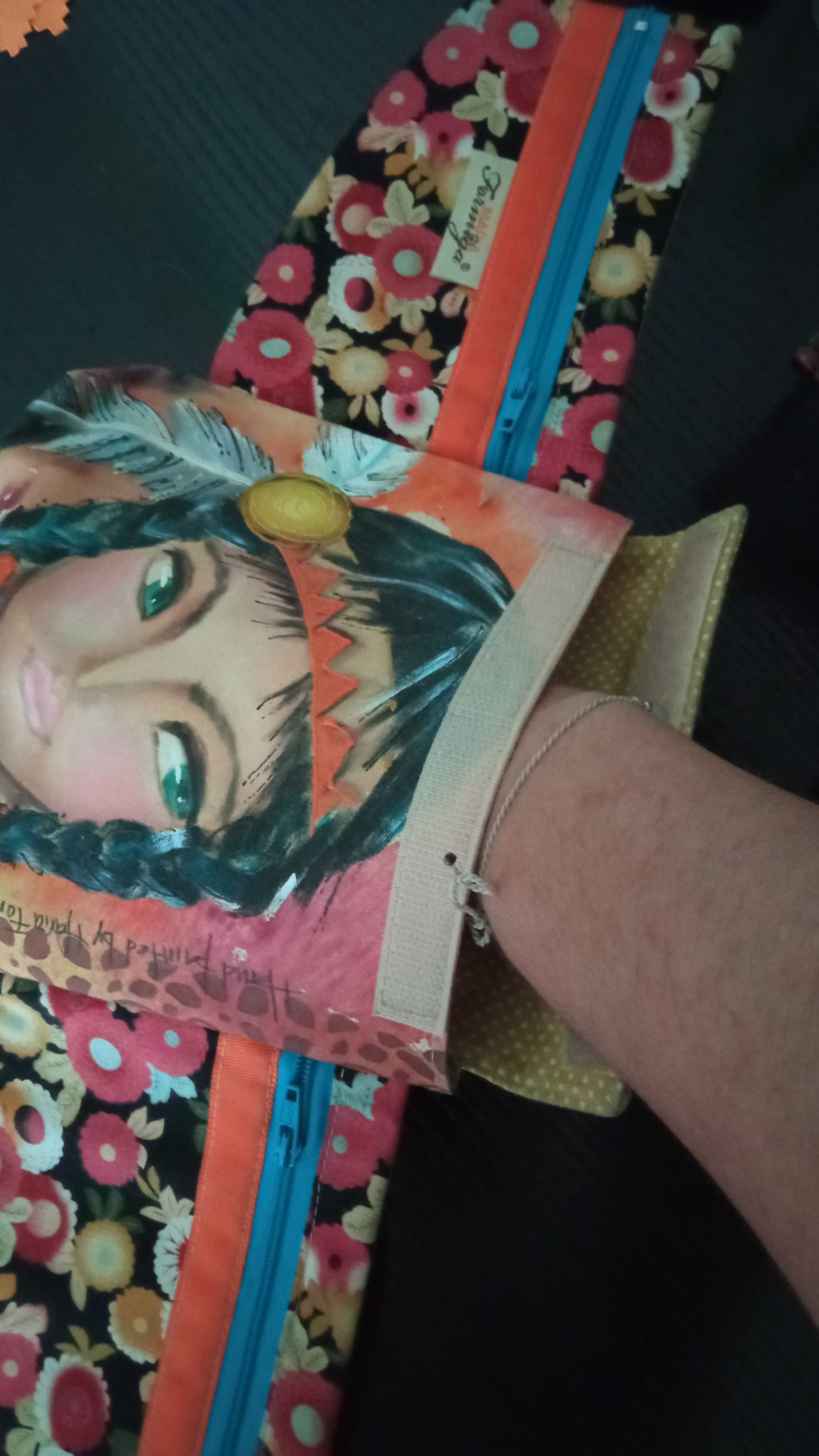 Bolsa de cintura pintada á mão Maria Formiga