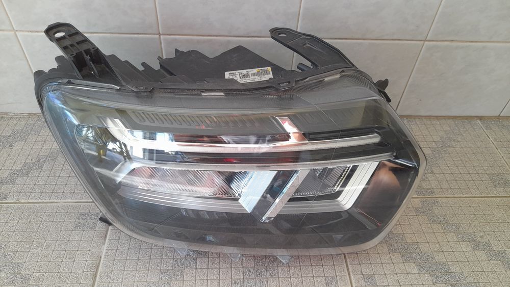 Otica lado direito  Dancia Duster