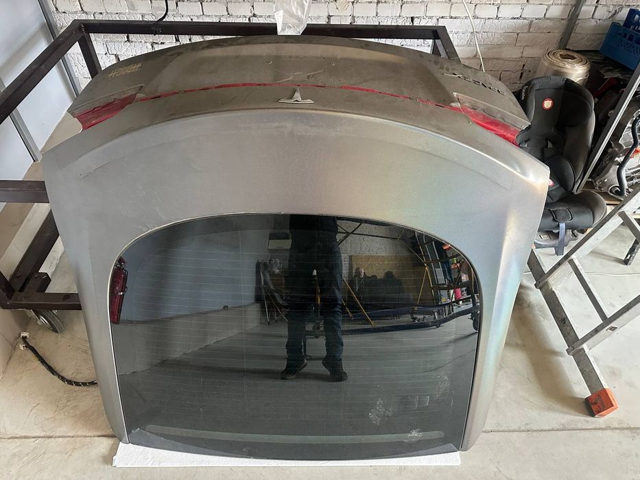 Tesla model S 2022 Р. Ляда Червона в колір