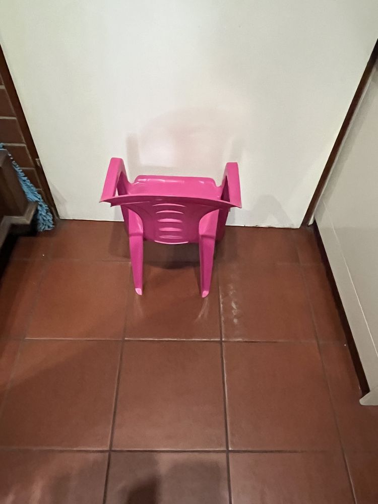 Dziecięce krzesło ogrodowe różowe plastikowe małe mini dla dziecka