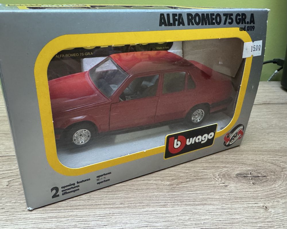 Model samochodu w skali 1:24 Alfa Romeo 75 Bburago Burago