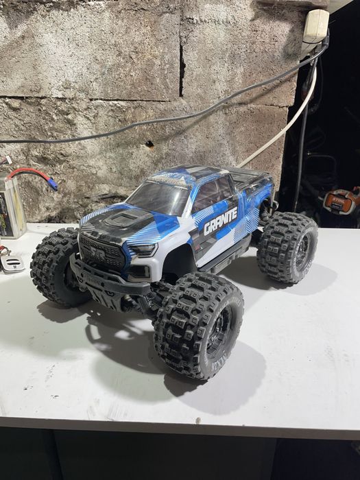 Carro rc arrma granite 1/10