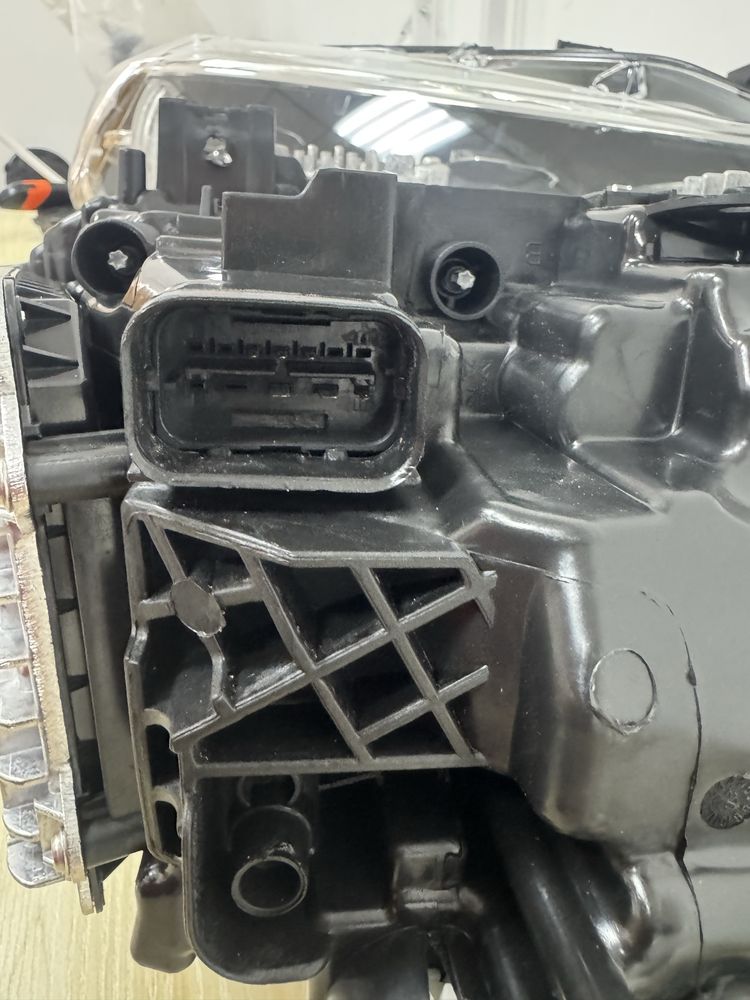 BMW F30 2012-2019 р , фари передні