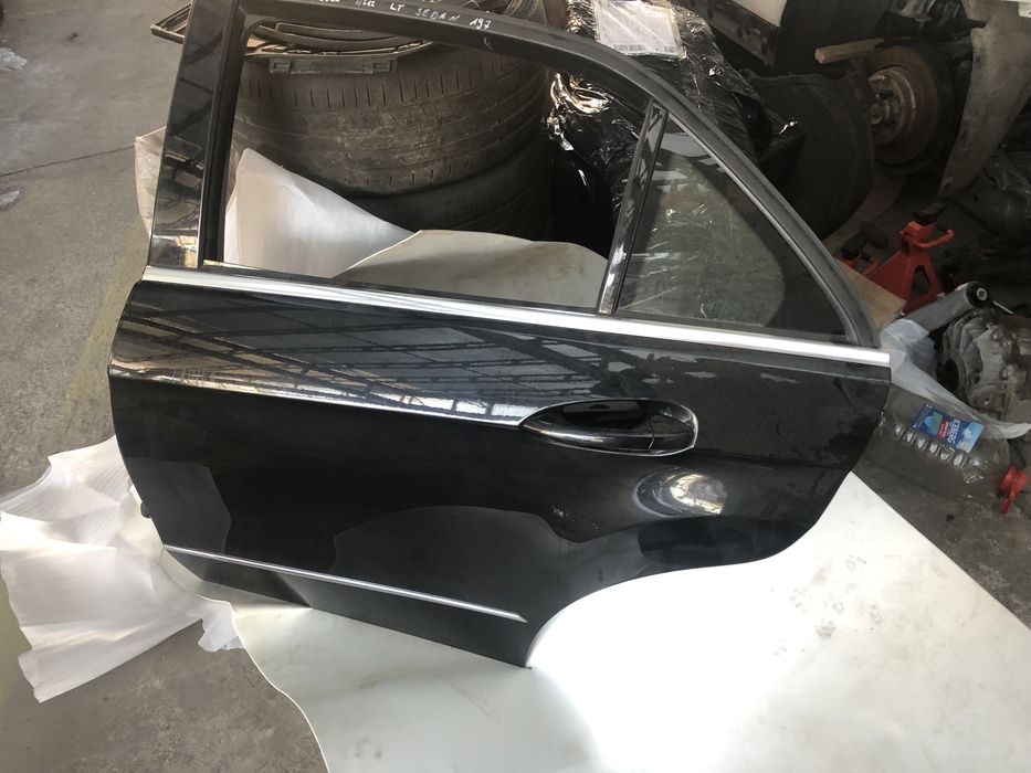 Mercedes E clasa w212 дверь задняя в цвете 197 без покраски в сборе