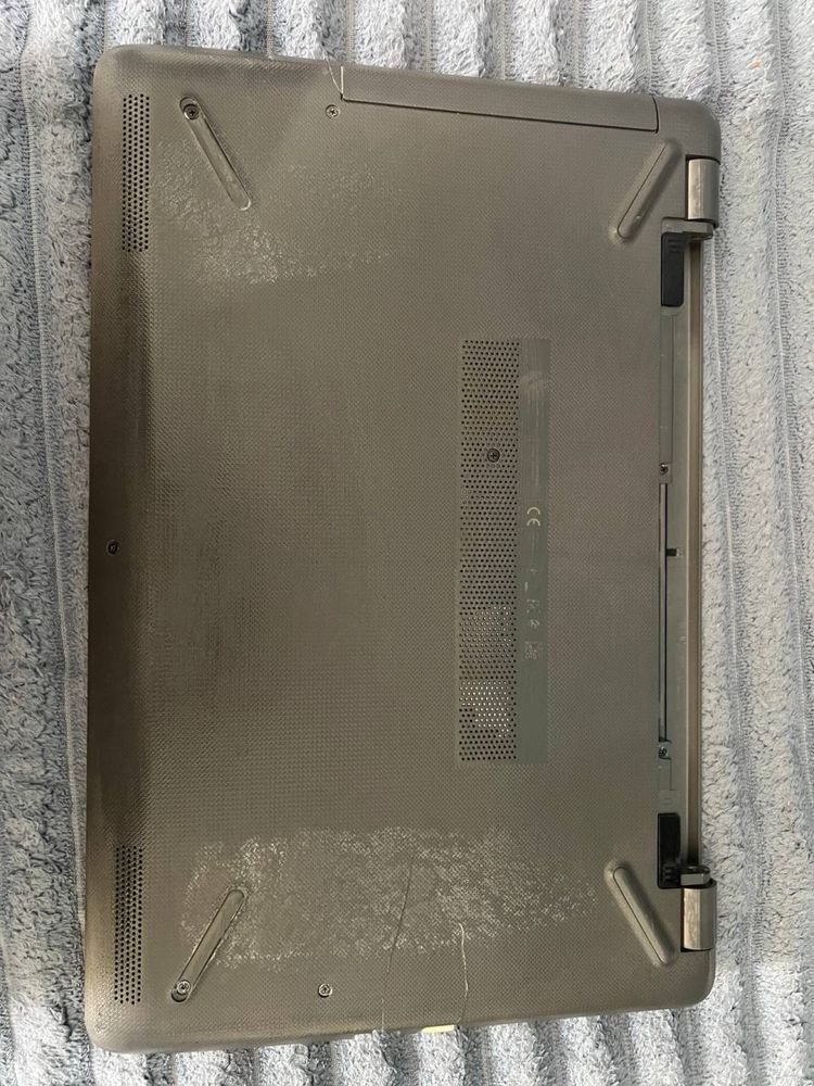 Ноутбук HP / AMD E2-9000e / 4 ГБ / HDD 697 ГБ / Radeon R2 / 17.3”