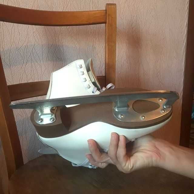 Коньки фигурные Botas