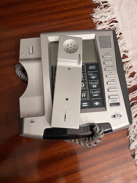 Telefone lcd em bom estado