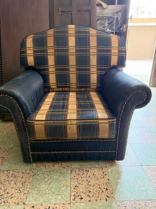 Conjunto de sofá e poltronas de sala