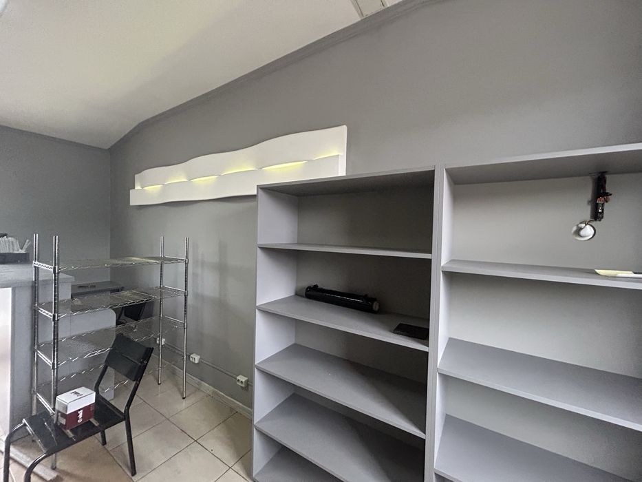 Здається в оренду комерція , прохідна частина!