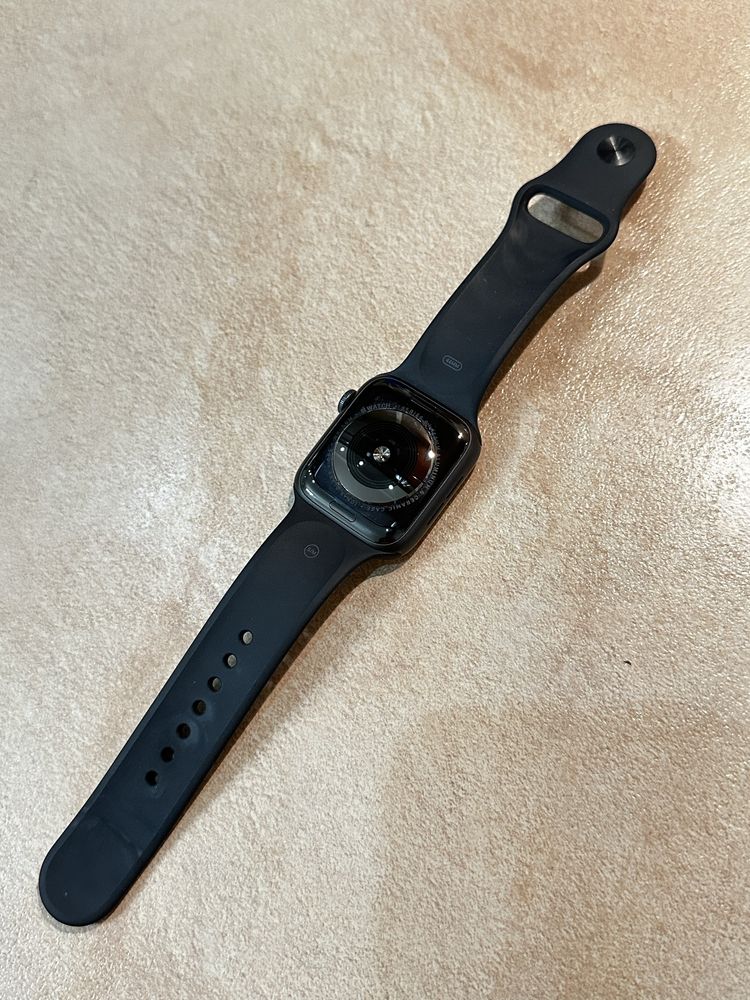 Apple Watch series 5  44mm в хорошому стані