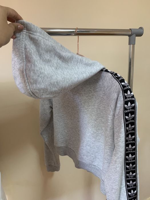 Вкорочене худі від adidas