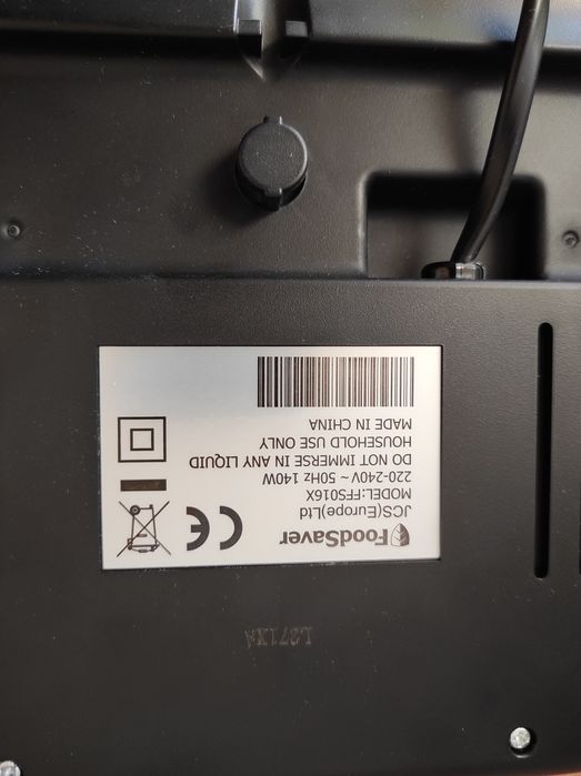 Вакуумний пакувальник FoodSaver FFS016X