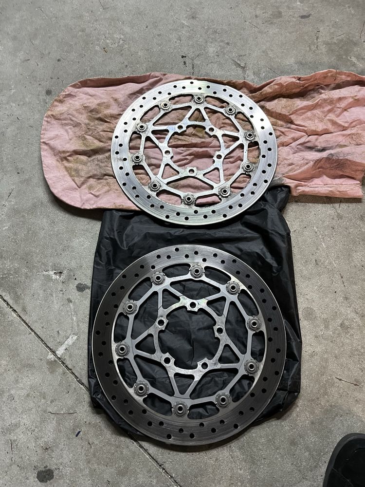 Tarcze hamulcowe  przednie Brembo Triumph Street Triple 765