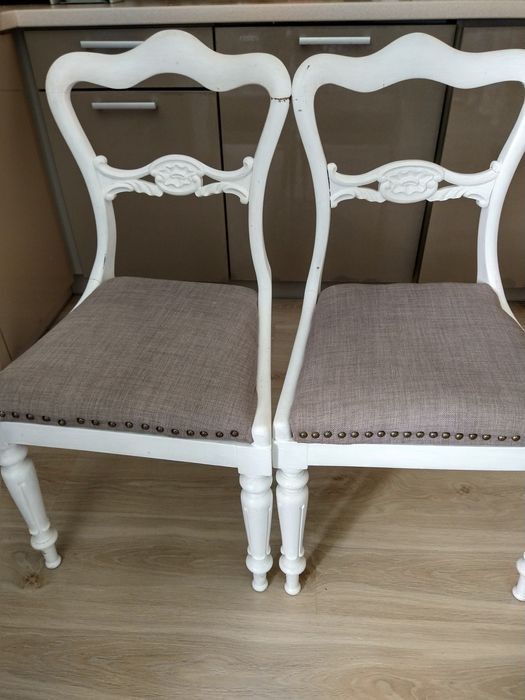 Krzesła tapicerowane vintage białe cena za 2 szt
