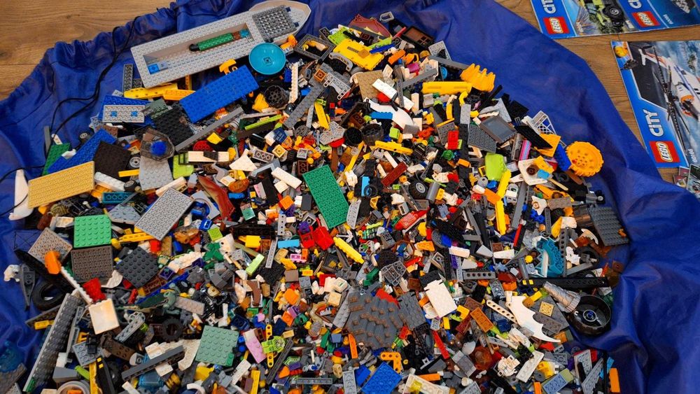 Lego 3 kg dla chłopca plus 6 figurek