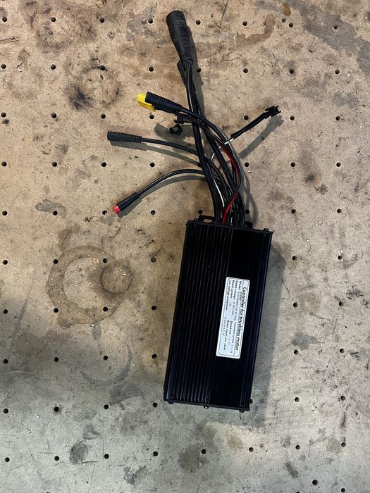 Sterownik KT36/48SVPRCLB 36-48V 30A (sinus) Czarny