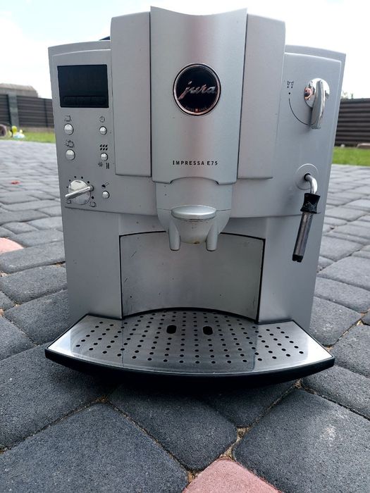Кавоварка Італійська jura impressa e75, e85