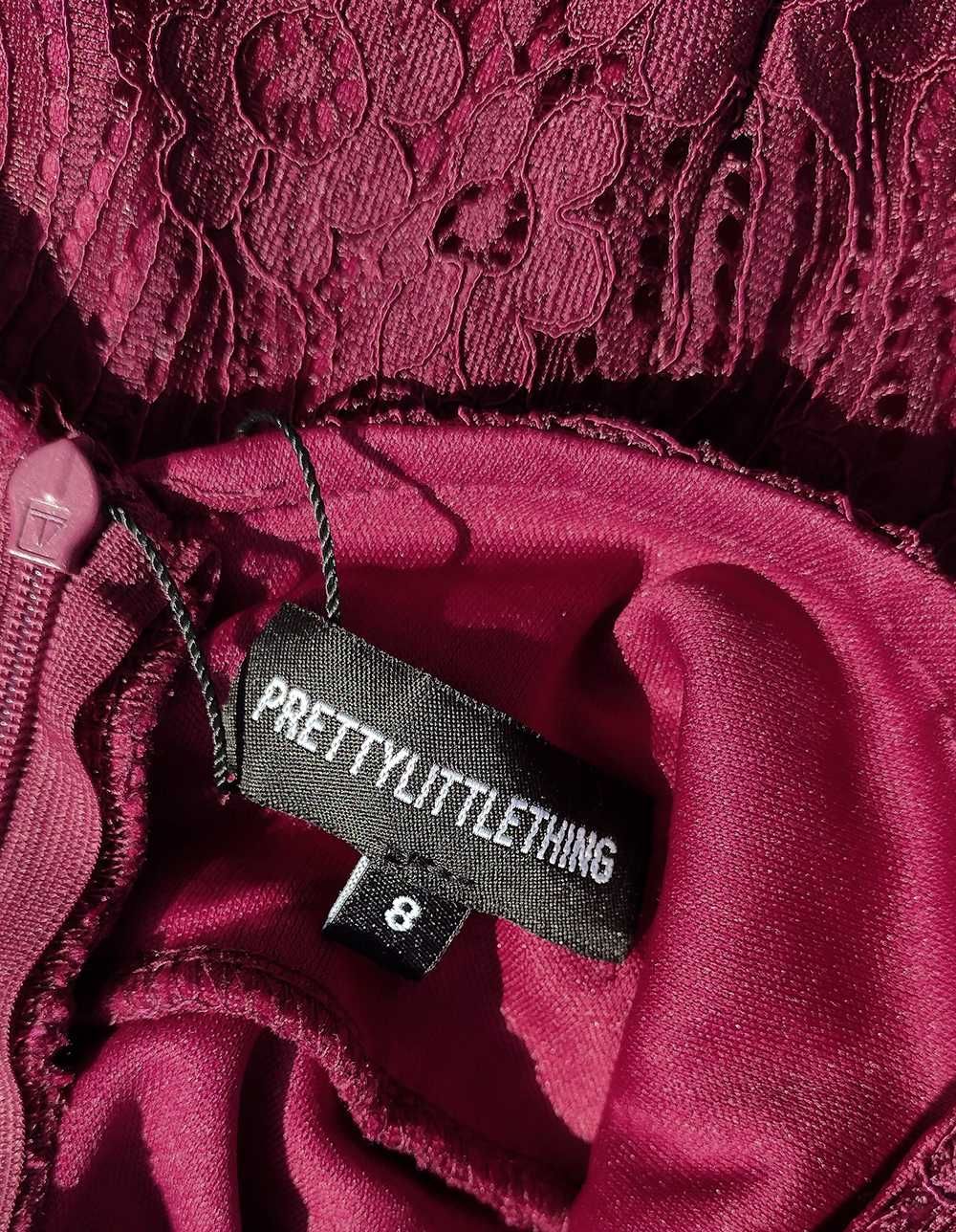 Тёмное вишнёвое бордовое ажурное платье гипюр Prettylittlething S