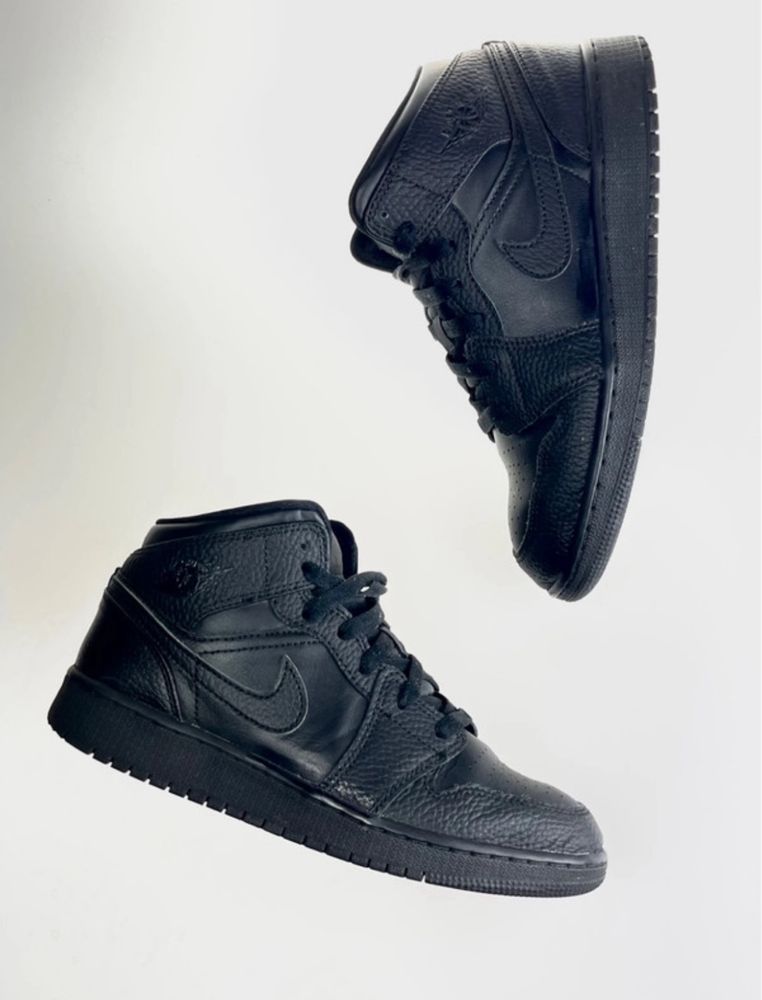 Czarne Air Jordan 1 Mid