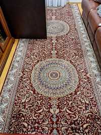 Продається натуральний килим ,(довжиною 3,20 м , шириною 1,50м)
