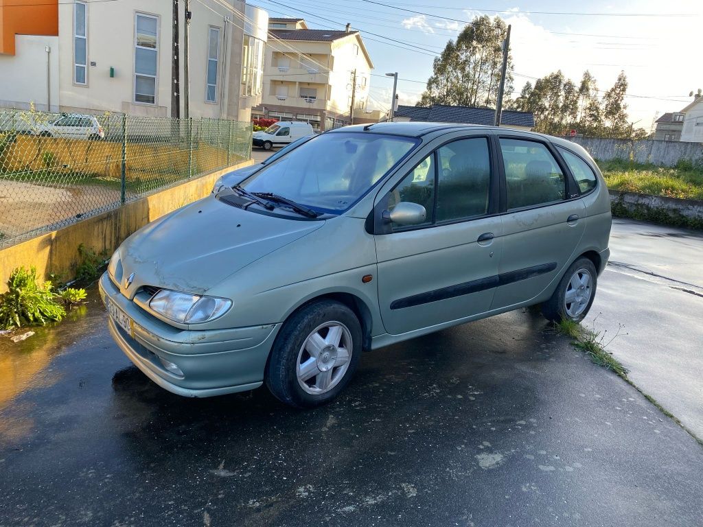 Megane Scenic caixa automatica 1100€