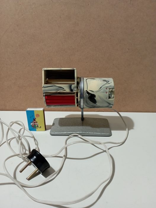 Настольный вентилятор.