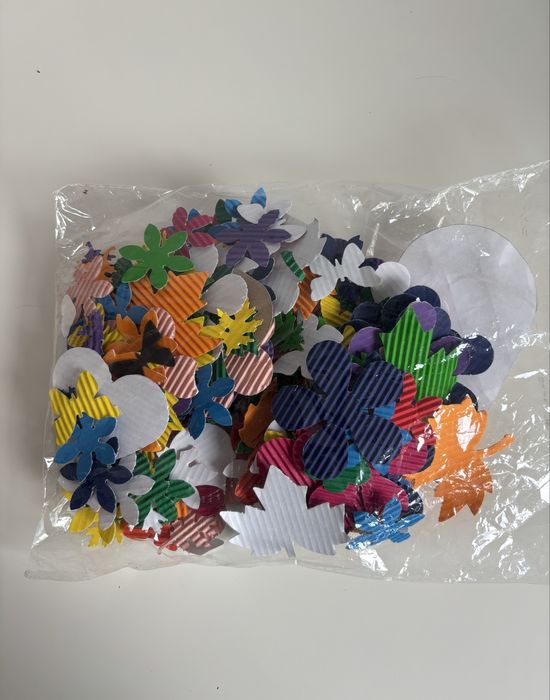 zestaw kwiatki listki motylki kolorowe wycięte z brystolu dekoracja