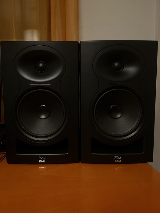Par de monitores Kali Audio Lp-6 2nd Wave