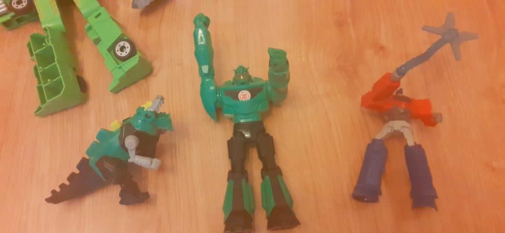 Komplet figurki Transformers ruchome elementy, do składania