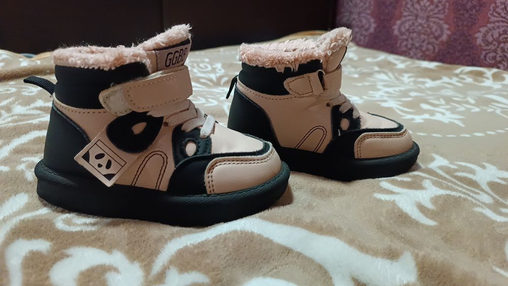 Продам зимові чобітки 24 р.
