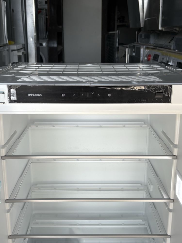 Вбудований холодильник Miele K 7103 D SELECTION | Під стільницю