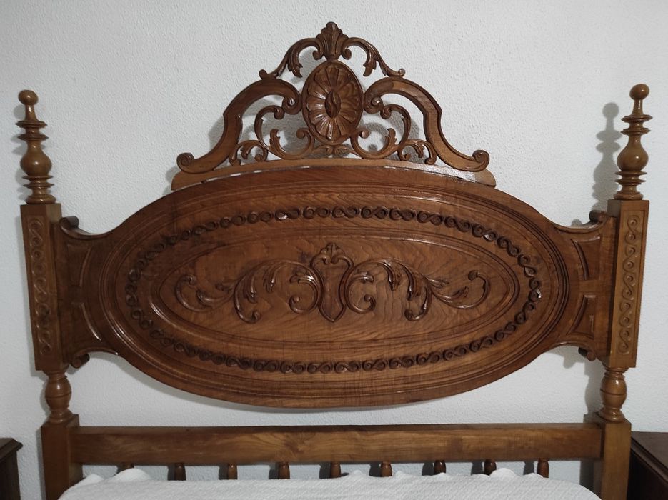 Vendo cama de madeira vintage D. João V