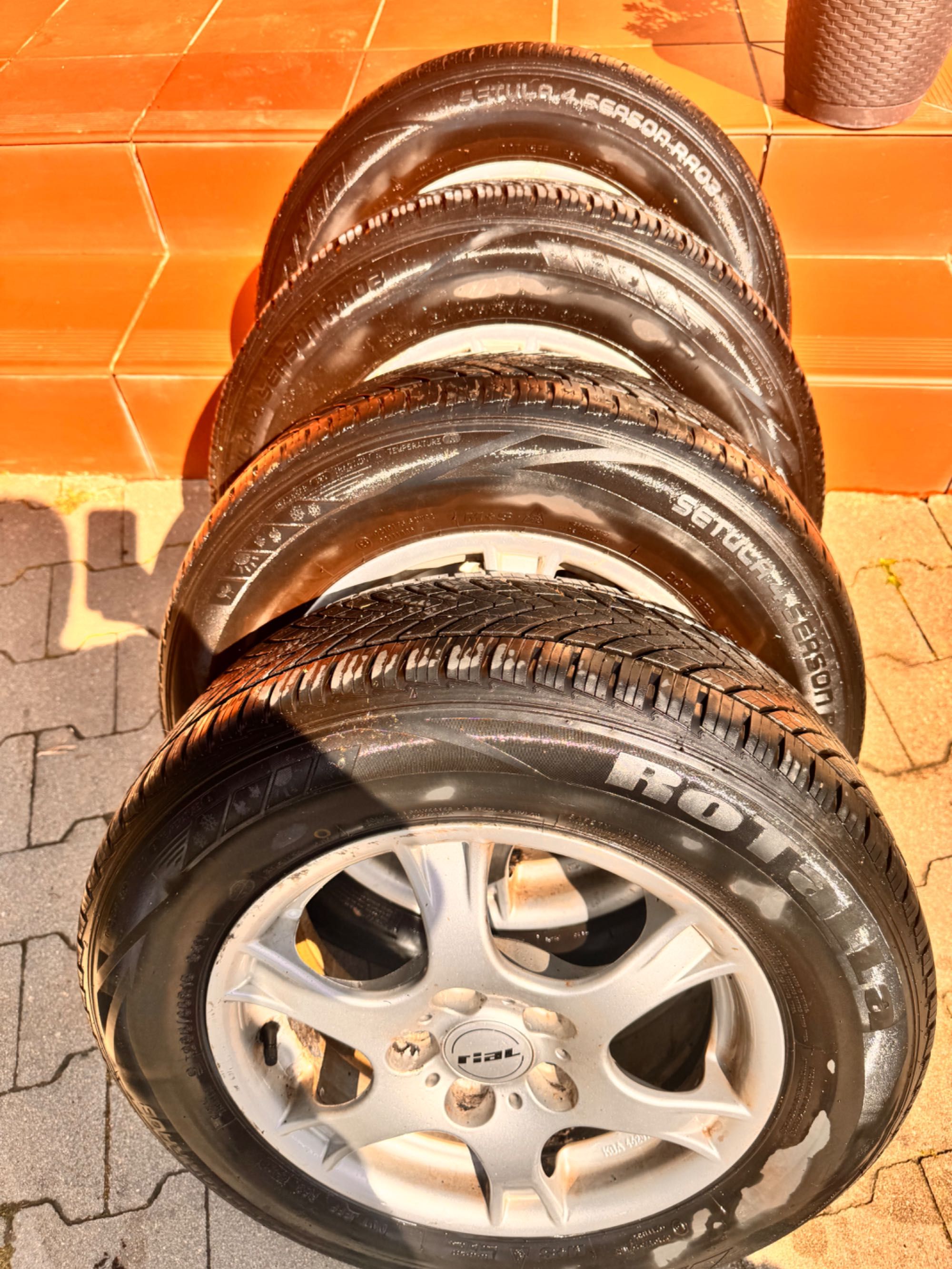 Komplet opon wielosezonowych 205/65R15