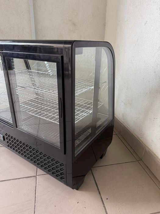 Холодильна Вітрина Кондитерська-Десерта Настільна Frosty Італія !!!